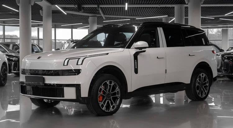 LYNK&CO 900
